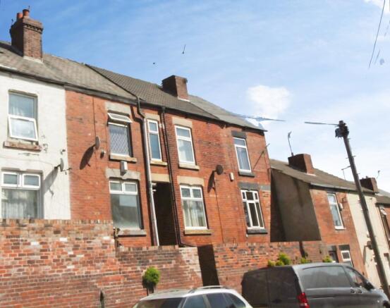 2 bed property, in Lloyd Street, £65,000