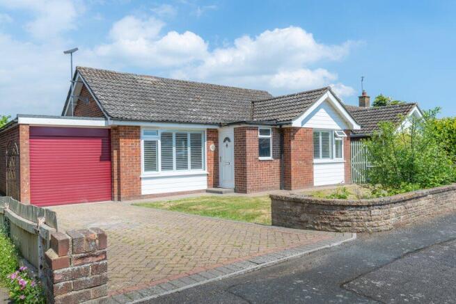 2 bed property, in Tourney Close, £375,000