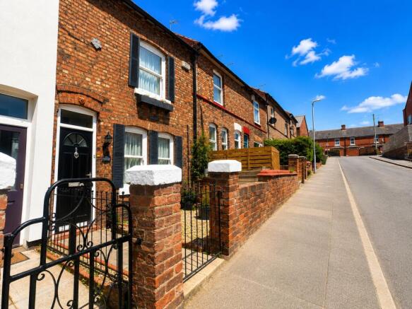 2 bed property, in Coronation Street, £180,000