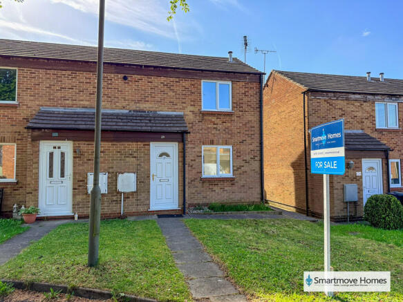 2 bed property, in The Spinney, £174,950