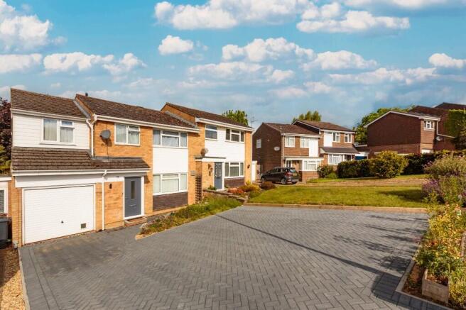 4 bed property, in Streatfield Road, £475,000