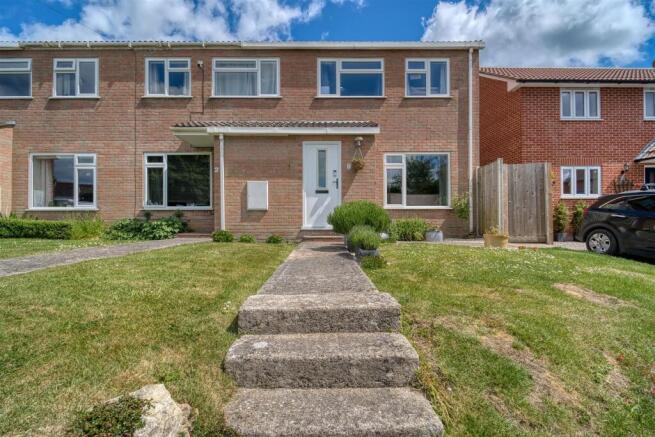 3 bed property, in Cypress Way, £225,000