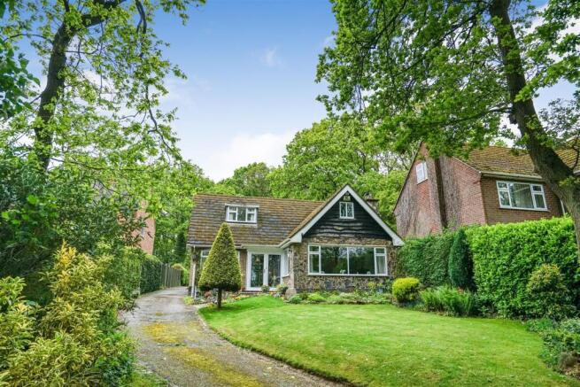 5 bed property, in Station Road, £725,000