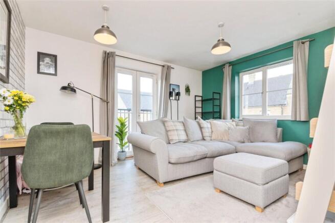 2 bed property, in Mortimer Gardens, £150,000