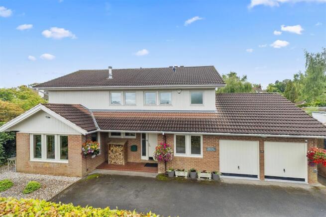 4 bed property, in Ash Tree Walk, £950,000