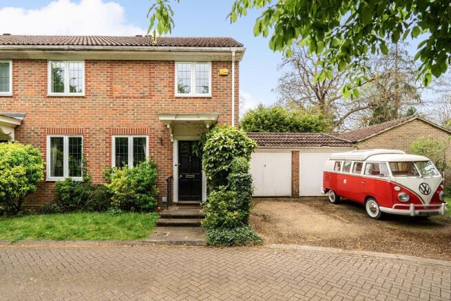 4 bed property, in Dove House Green, £925,000