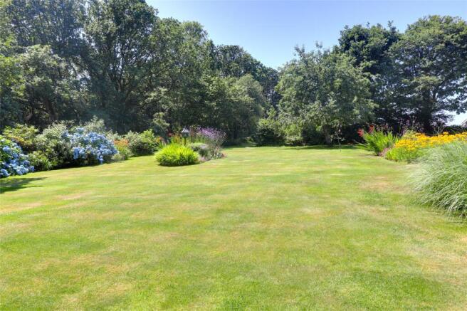 4 bed property, in Peters Marland, £675,000