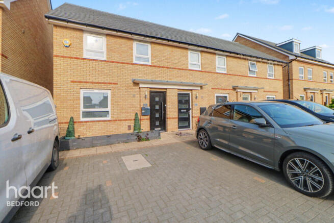 3 bed property, in Hummingbird Way, £325,000