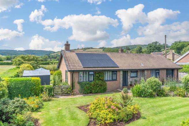 3 bed property, in Bucknell, £465,000