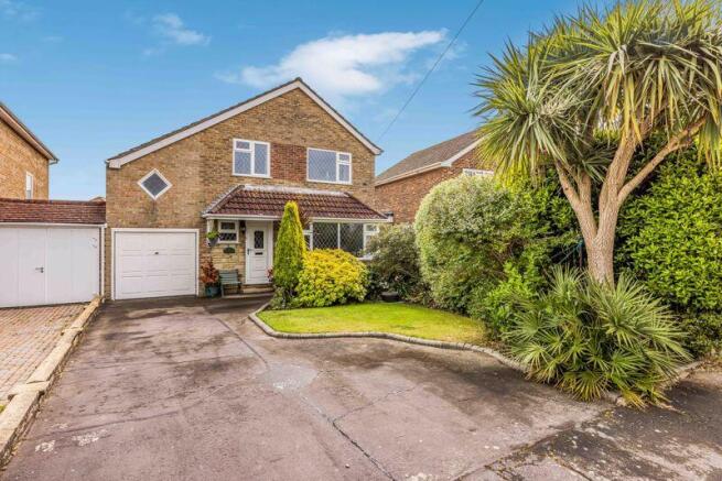 3 bed property, in Dover Court, £575,000
