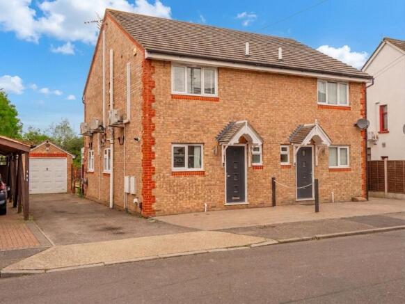 3 bed property, in Victoria Road, £425,000