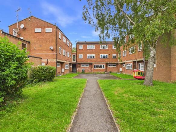 2 bed property, in Lavric Road, £170,000
