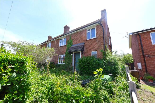 2 bed property, in Three Crosses Road, £80,000