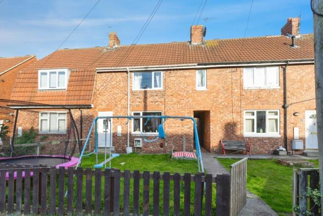 3 bed property, in North Crescent, £99,500