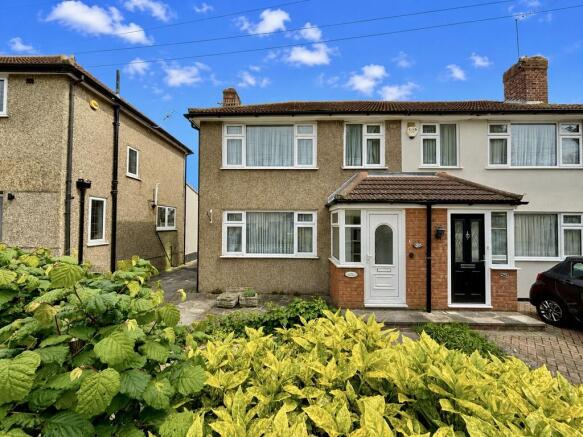 3 bed property, in 37 Rosebank Avenue, £400,000