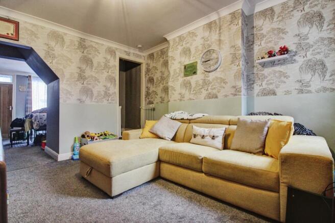 2 bed property, in Heath Gap Road, £180,000