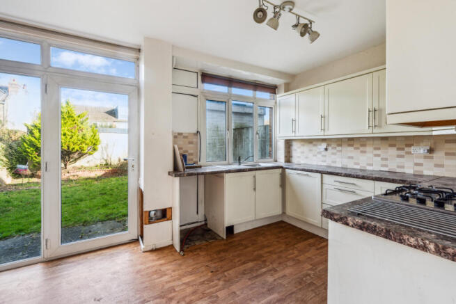 3 bed property, in Drakefield Road SW17, £825,000