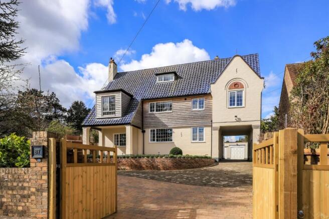 5 bed property, in St. Marks Avenue, £1,465,000
