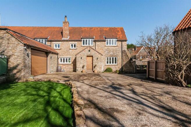 3 bed property, in The Old Barn, £600,000
