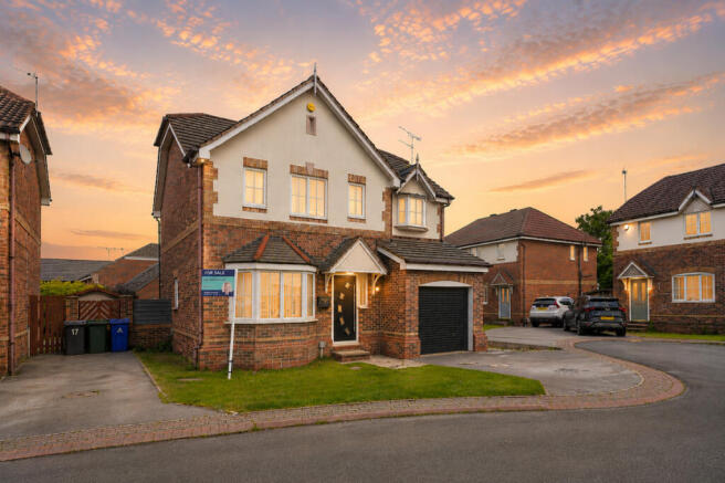 4 bed property, in Huxterwell Drive, £350,000