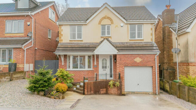 4 bed property, in Burnet Drive, £350,000