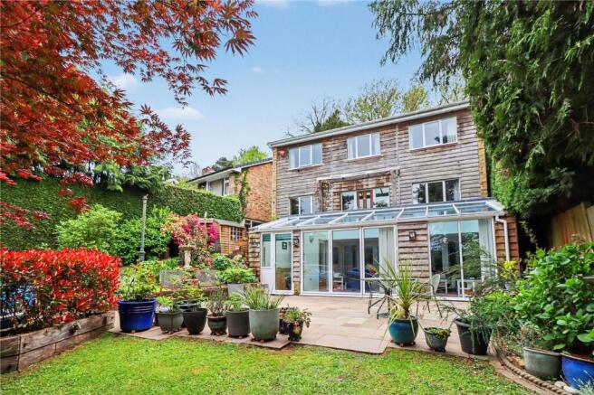 5 bed property, in Stonepark Drive, £800,000