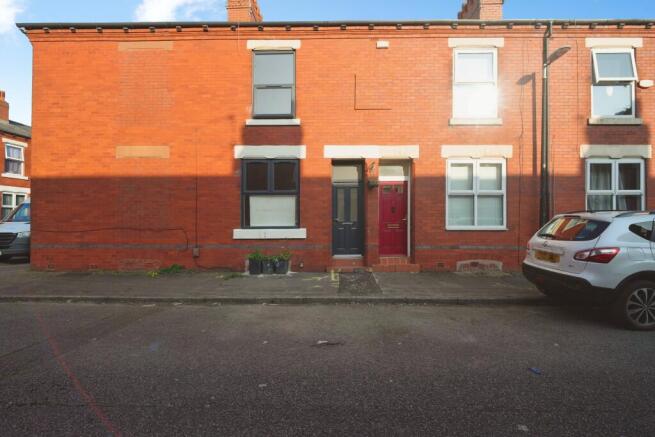 4 bed property, in Jones Street, £260,000