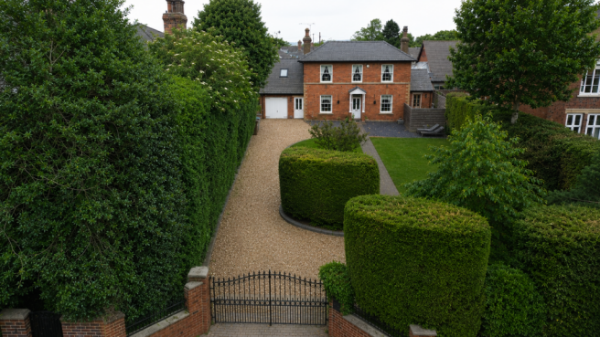 4 bed property, in The Mount, £750,000