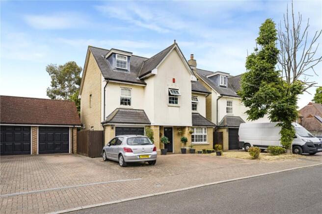 5 bed property, in Williams Way, £800,000
