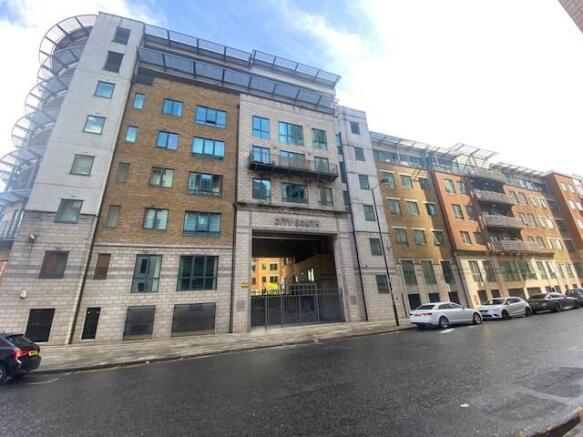 2 bed property, in Apartment 99, £100,000