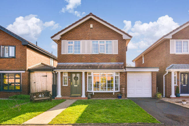 4 bed property, in 8 Banner Close, £310,000