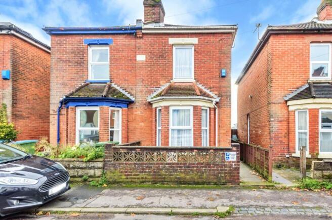 3 bed property, in Priory Road, £260,000