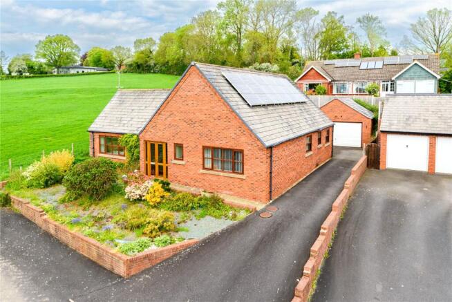3 bed property, in Maes Chwarae, £350,000