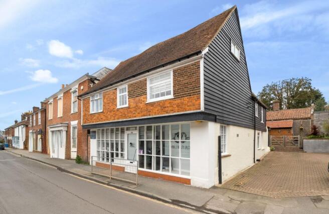 6 bed property, in The Street, £800,000