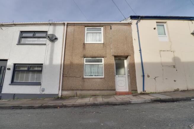 2 bed property, in Church Street, £90,000