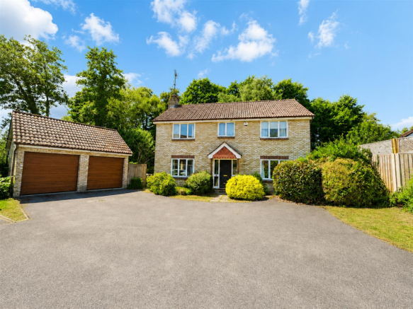 4 bed property, in Calvert Close, £575,000