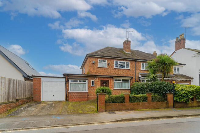3 bed property, in Elvetham Road, £525,000