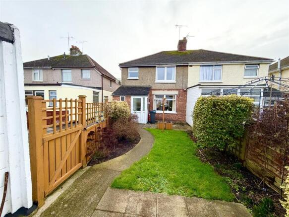 3 bed property, in Scarborough Road, £260,000
