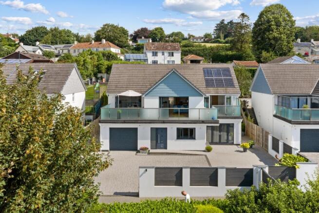 4 bed property, in Ashford, £850,000