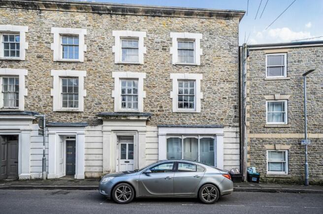 1 bed property, in Market Place, £110,000