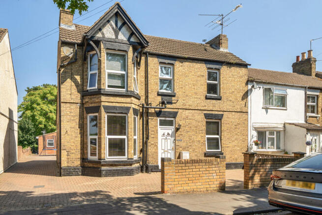 5 bed property, in Elm Street, £530,000