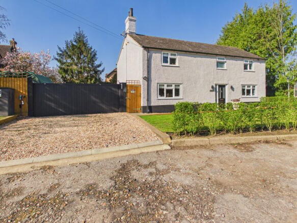4 bed property, in Lower Caldecote, £680,000