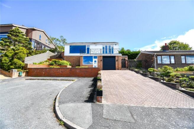 3 bed property, in Ferns Close, £675,000