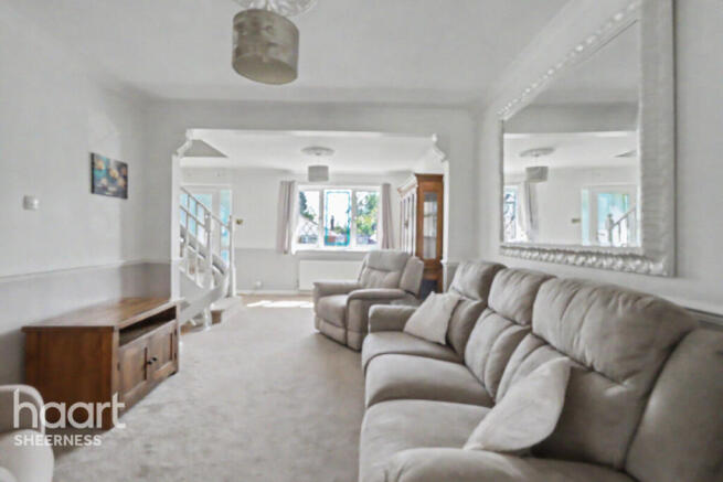 2 bed property, in Drake Avenue, £325,000