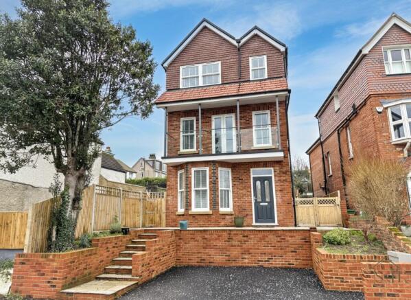 5 bed property, in Wear Bay Crescent, £749,500