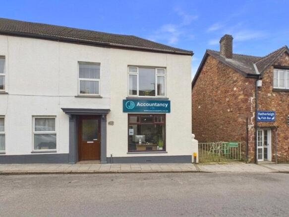 2 bed property, in Bridge Street, £125,000