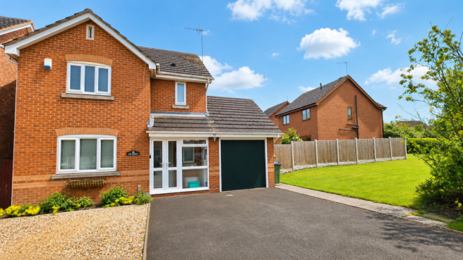 3 bed property, in Portfield Drive, £325,000