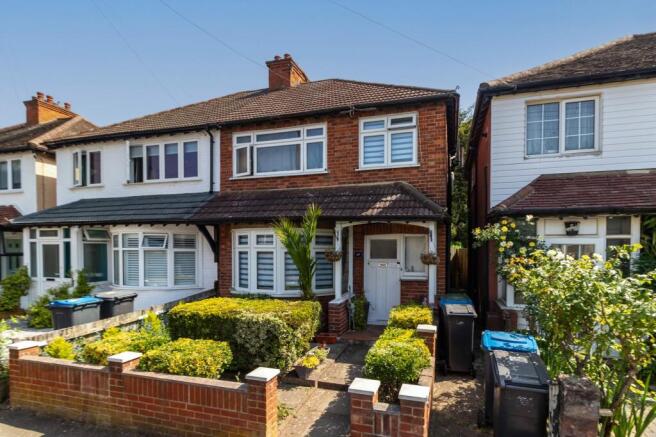3 bed property, in Elm Road, £650,000