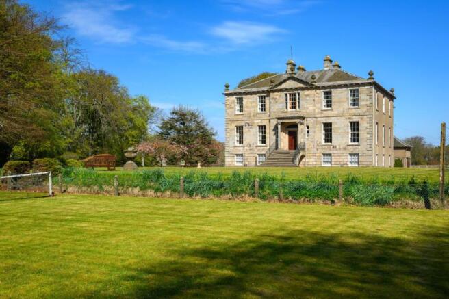 7 bed property, in Montrose, £1,000,000