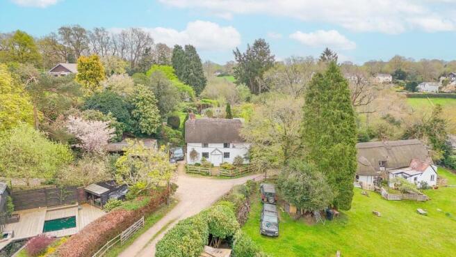 2 bed property, in Frogham Hill, £625,000